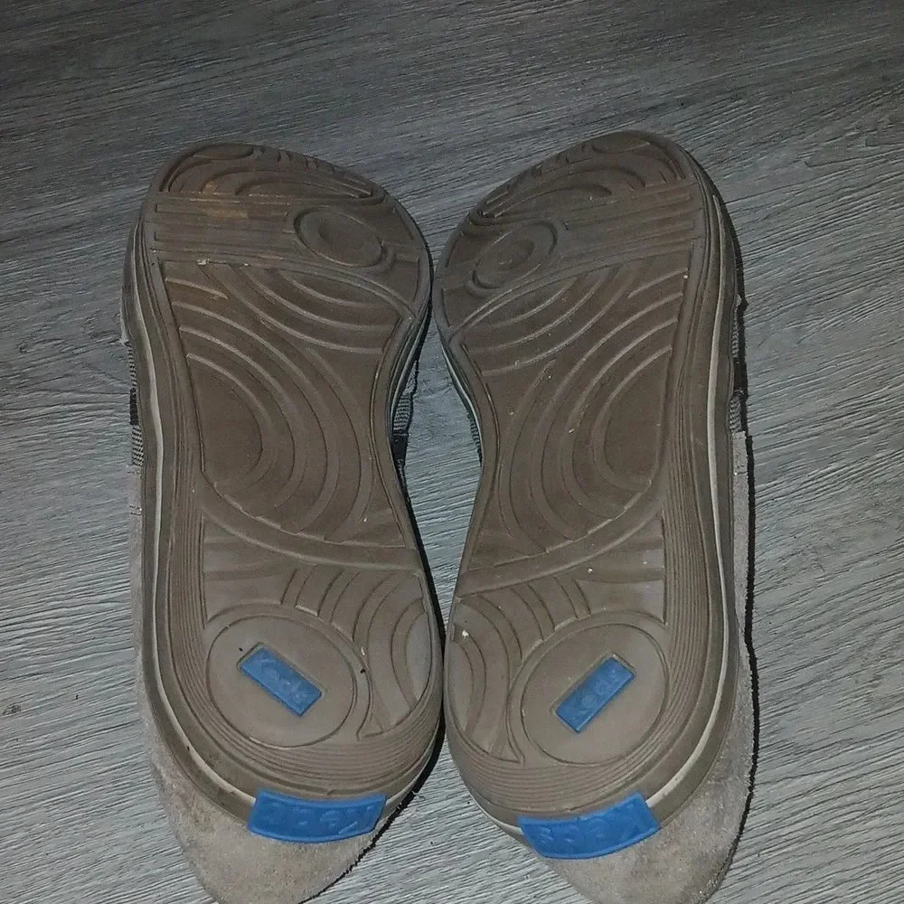 Keds Woman's tan suede lace up sneakers Sz 9 EUC worn once